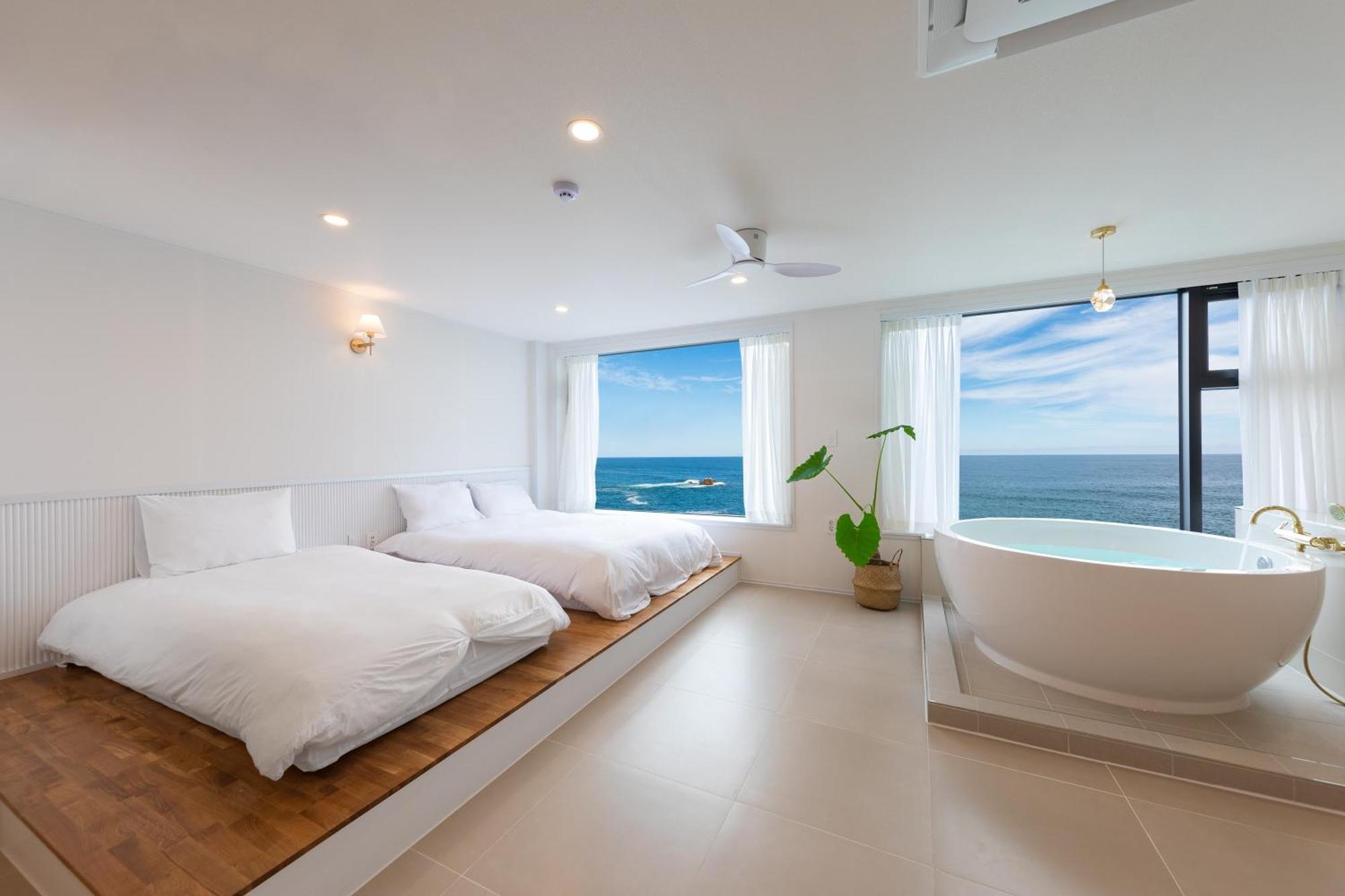 Gangneung Hue Pension Ocean View, Spa, Couple Room photo